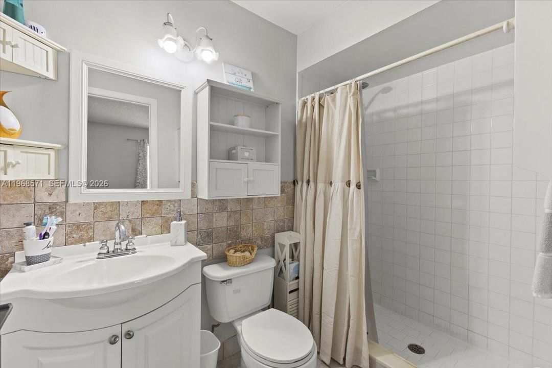For Sale: $250,000 (2 beds, 2 baths, 1128 Square Feet)