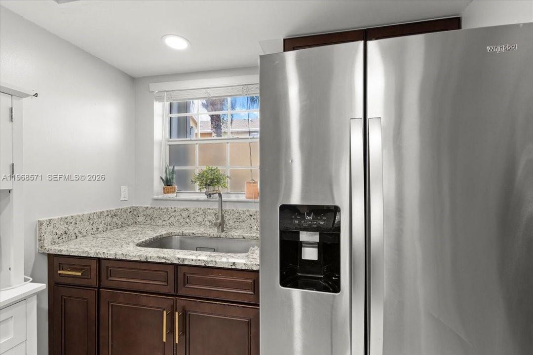 For Sale: $250,000 (2 beds, 2 baths, 1128 Square Feet)