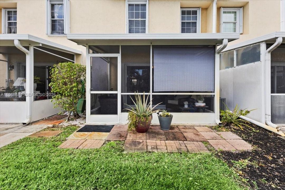 For Sale: $250,000 (2 beds, 2 baths, 1128 Square Feet)