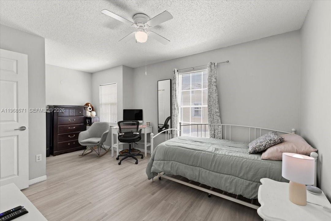 For Sale: $250,000 (2 beds, 2 baths, 1128 Square Feet)
