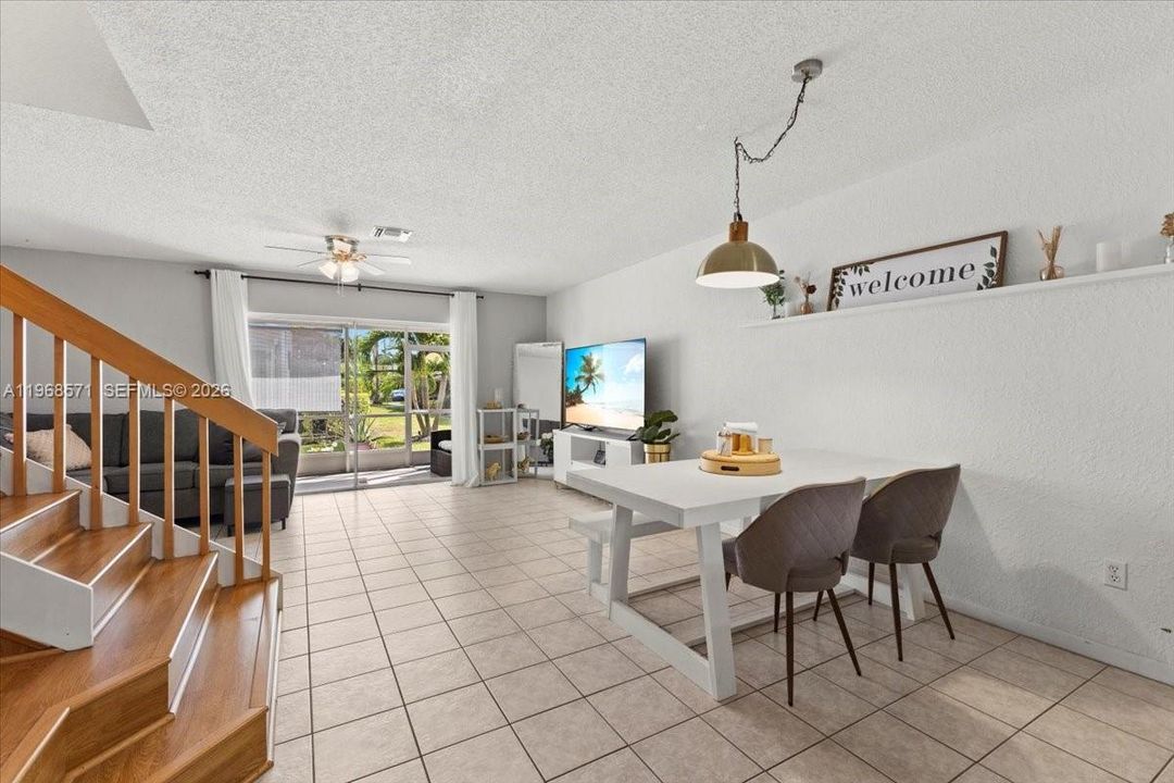For Sale: $250,000 (2 beds, 2 baths, 1128 Square Feet)