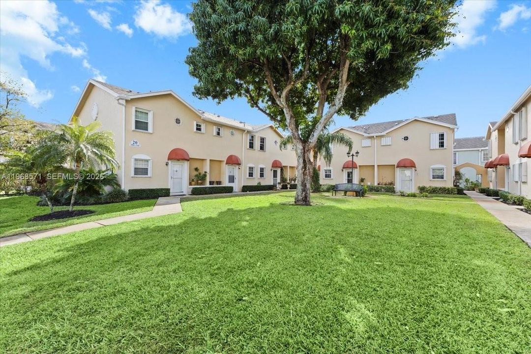 For Sale: $250,000 (2 beds, 2 baths, 1128 Square Feet)