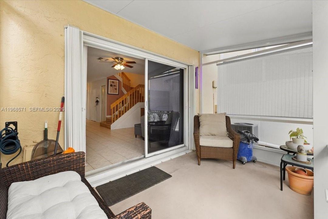 For Sale: $250,000 (2 beds, 2 baths, 1128 Square Feet)