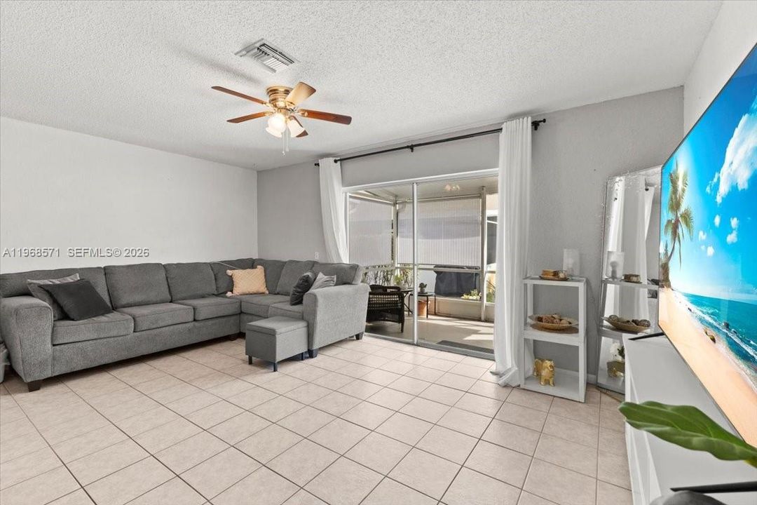For Sale: $250,000 (2 beds, 2 baths, 1128 Square Feet)