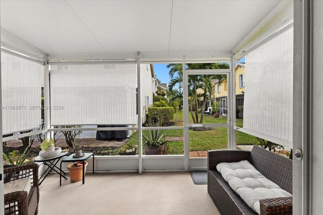 For Sale: $250,000 (2 beds, 2 baths, 1128 Square Feet)