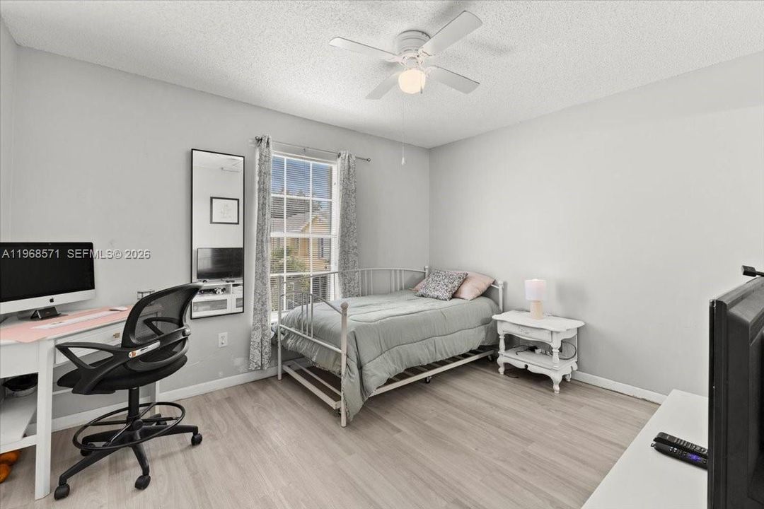 For Sale: $250,000 (2 beds, 2 baths, 1128 Square Feet)