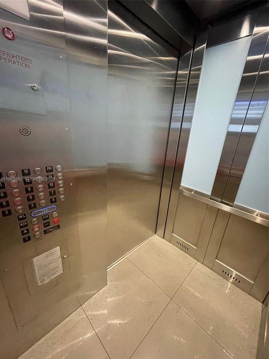 待售: $295,000 (1 贝兹, 1 浴室, 905 平方英尺)