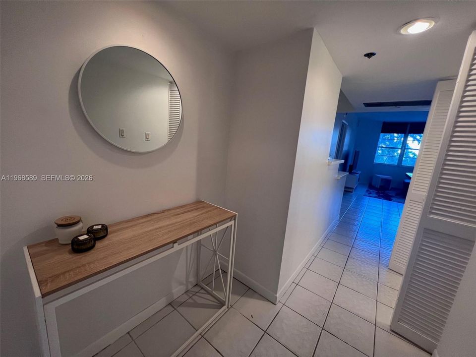 For Sale: $389,000 (1 beds, 1 baths, 570 Square Feet)