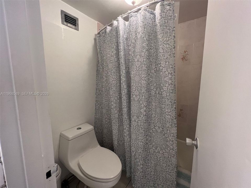 For Sale: $389,000 (1 beds, 1 baths, 570 Square Feet)