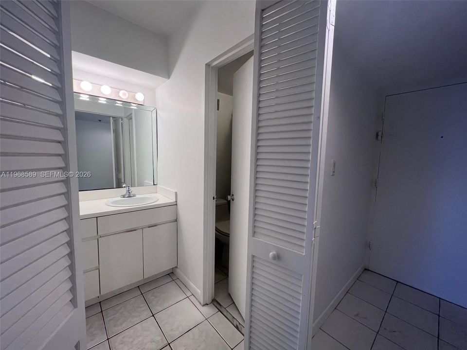 For Sale: $389,000 (1 beds, 1 baths, 570 Square Feet)