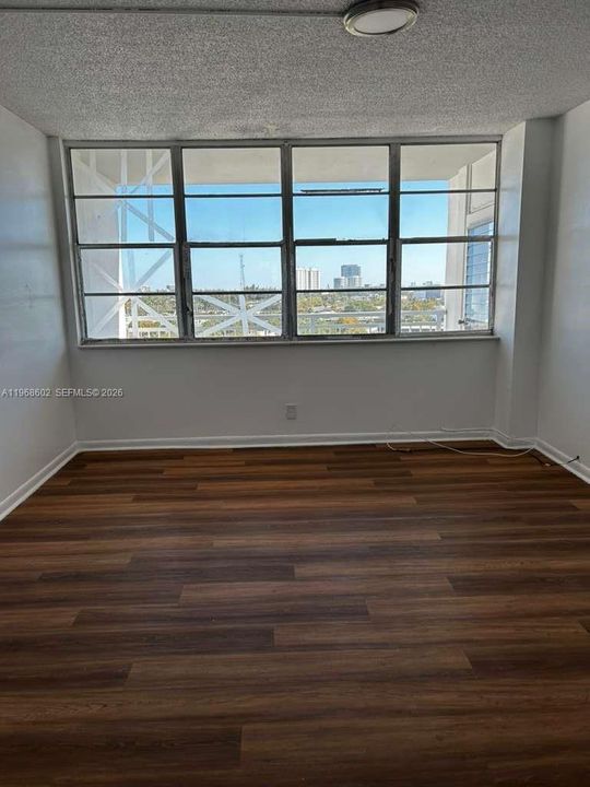 For Sale: $108,000 (1 beds, 1 baths, 790 Square Feet)