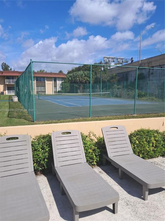 Под контрактом: $260,000 (2 спален, 1 ванн, 828 Квадратных фут)