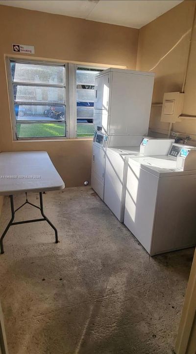 Под контрактом: $260,000 (2 спален, 1 ванн, 828 Квадратных фут)