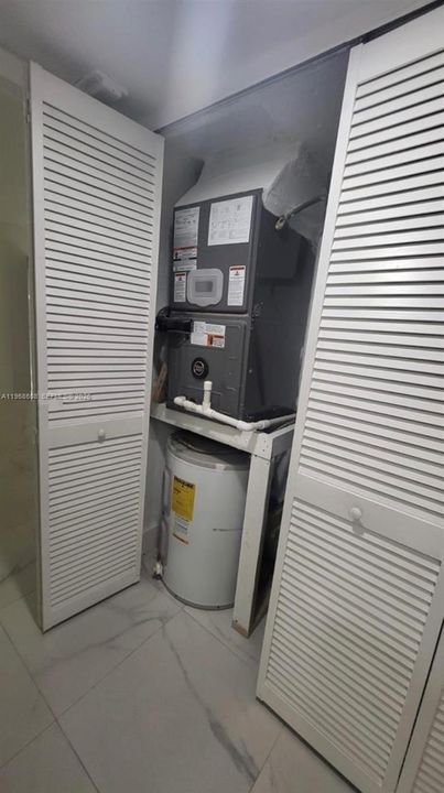 Под контрактом: $260,000 (2 спален, 1 ванн, 828 Квадратных фут)