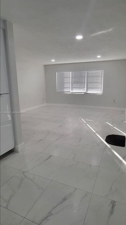 Под контрактом: $260,000 (2 спален, 1 ванн, 828 Квадратных фут)