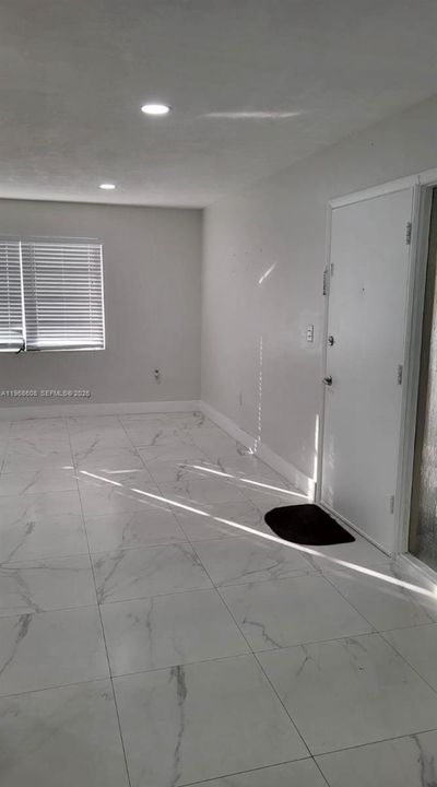 Под контрактом: $260,000 (2 спален, 1 ванн, 828 Квадратных фут)