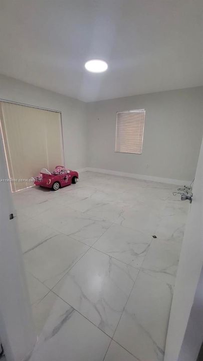 Под контрактом: $260,000 (2 спален, 1 ванн, 828 Квадратных фут)