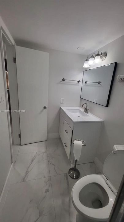 Под контрактом: $260,000 (2 спален, 1 ванн, 828 Квадратных фут)