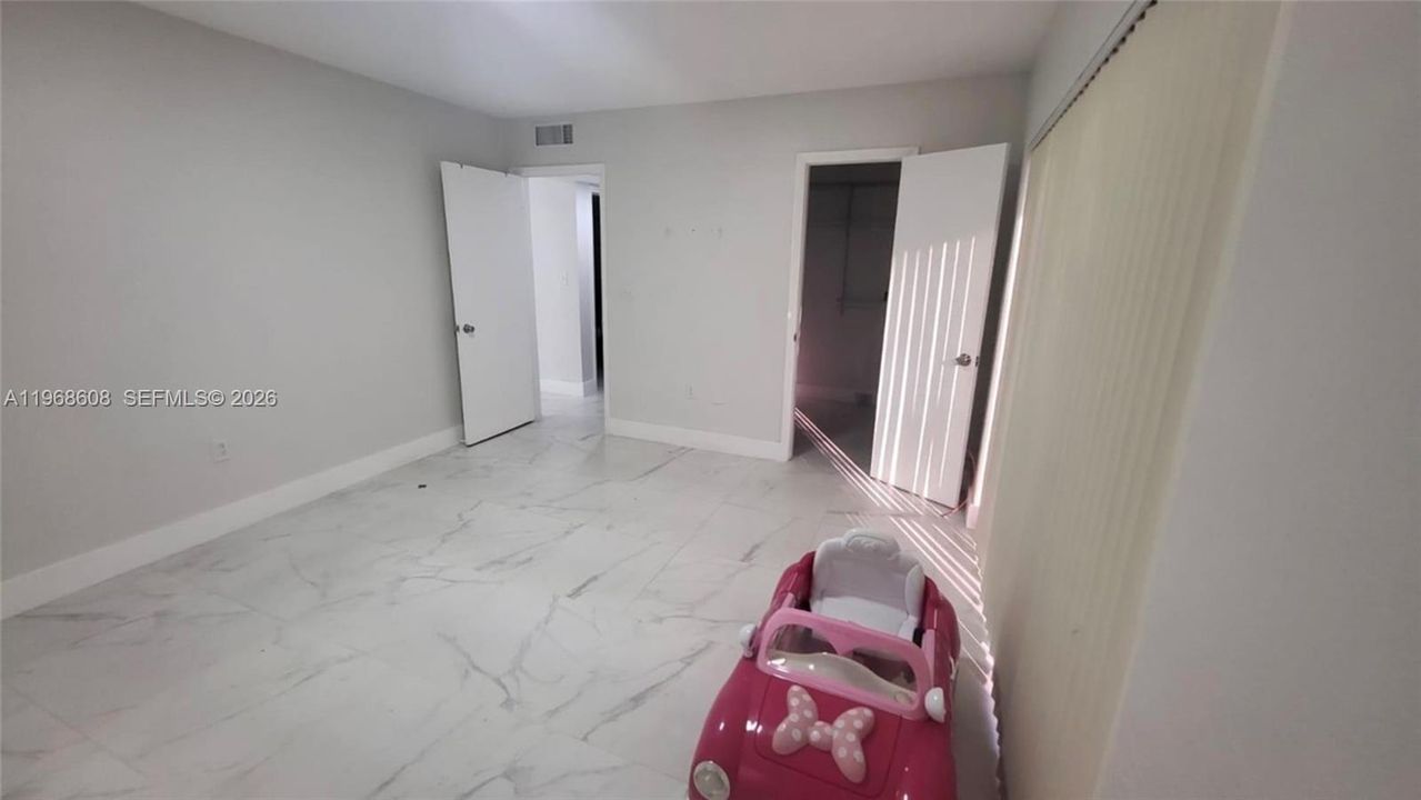 Под контрактом: $260,000 (2 спален, 1 ванн, 828 Квадратных фут)