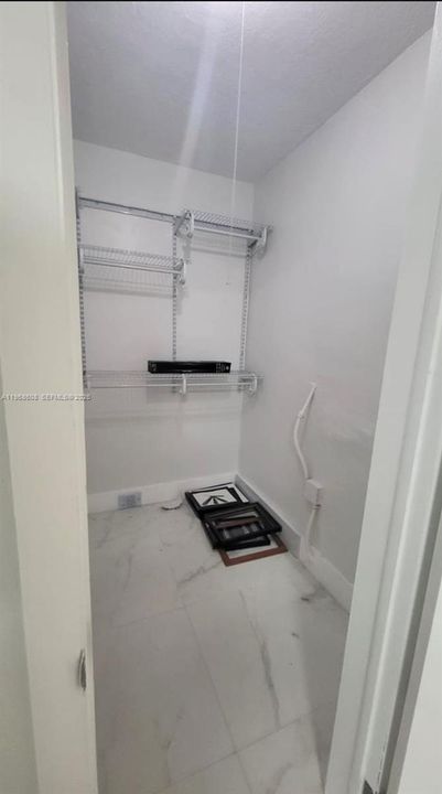 Под контрактом: $260,000 (2 спален, 1 ванн, 828 Квадратных фут)