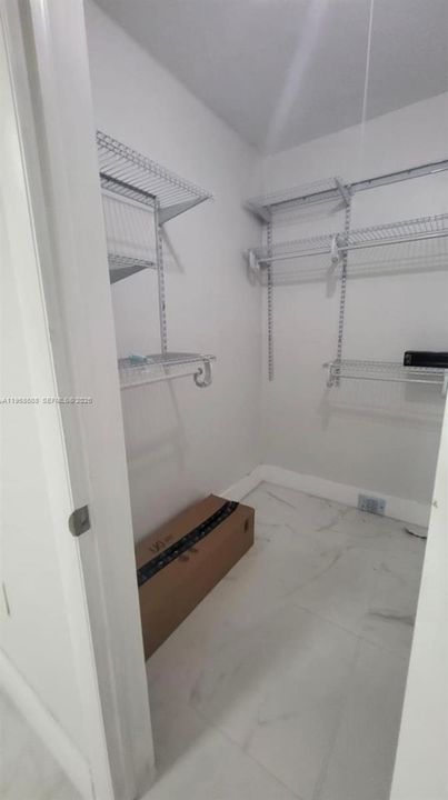 Под контрактом: $260,000 (2 спален, 1 ванн, 828 Квадратных фут)