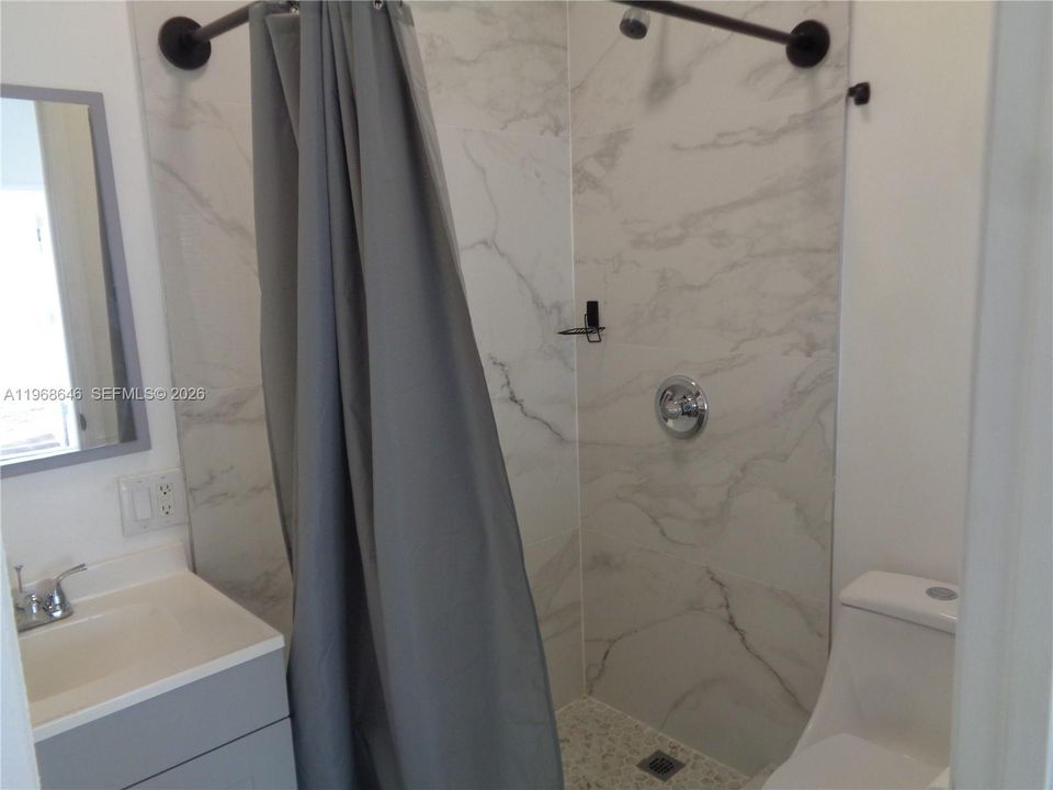 В аренду: $995 (1 спален, 1 ванн, 1928 Квадратных фут)