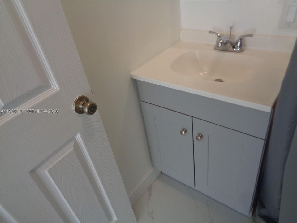 В аренду: $995 (1 спален, 1 ванн, 1928 Квадратных фут)