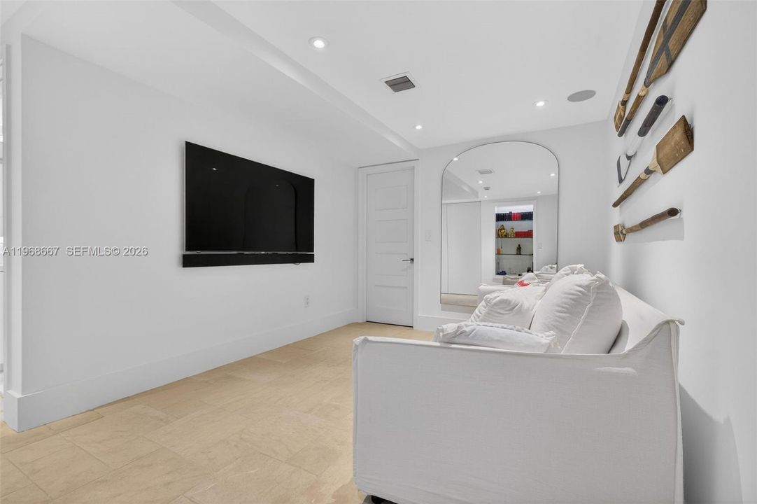 На продажу: $3,874,000 (3 спален, 3 ванн, 3711 Квадратных фут)