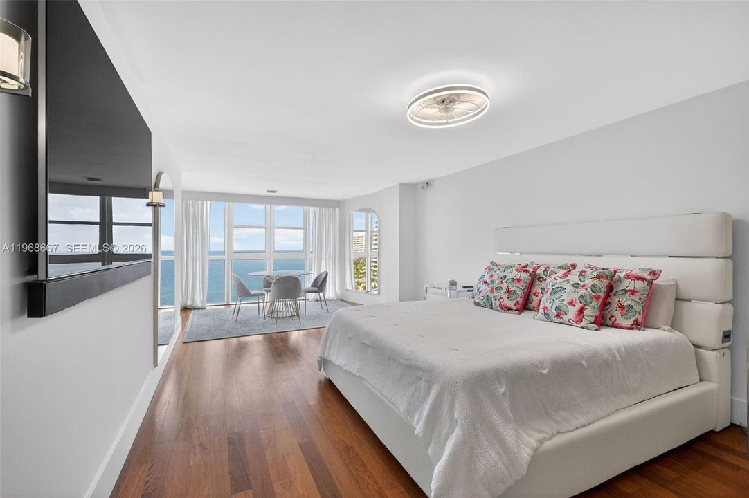 На продажу: $3,874,000 (3 спален, 3 ванн, 3711 Квадратных фут)