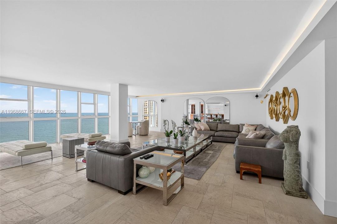 На продажу: $3,874,000 (3 спален, 3 ванн, 3711 Квадратных фут)