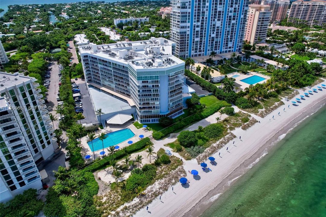 На продажу: $3,874,000 (3 спален, 3 ванн, 3711 Квадратных фут)