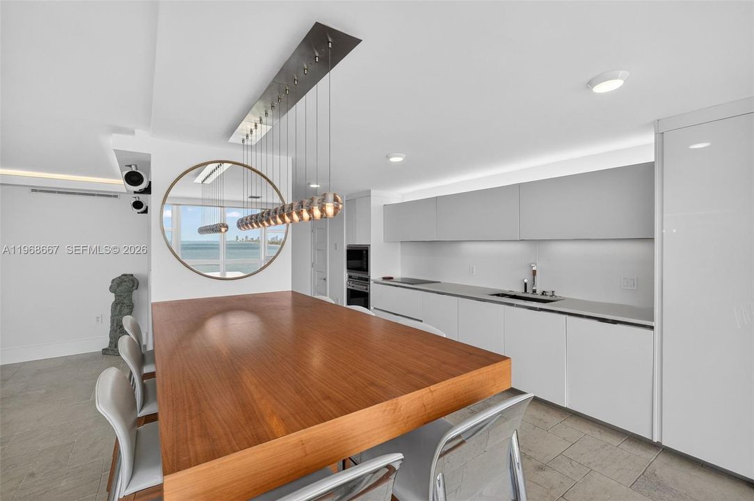 На продажу: $3,874,000 (3 спален, 3 ванн, 3711 Квадратных фут)