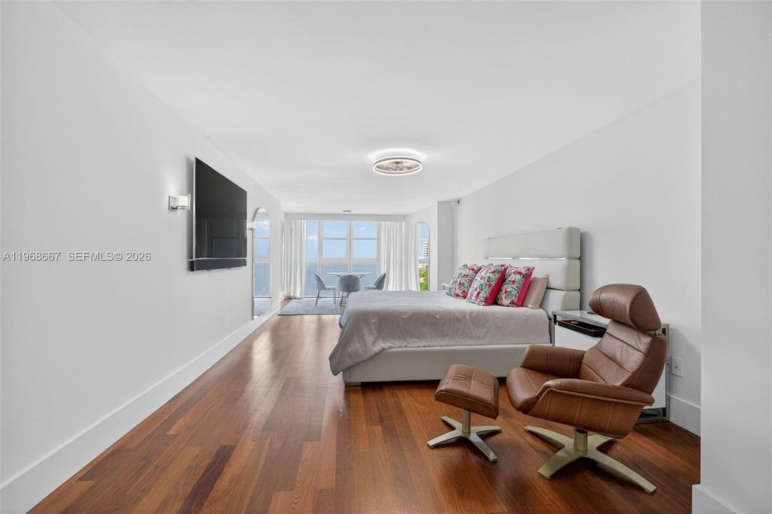 На продажу: $3,874,000 (3 спален, 3 ванн, 3711 Квадратных фут)