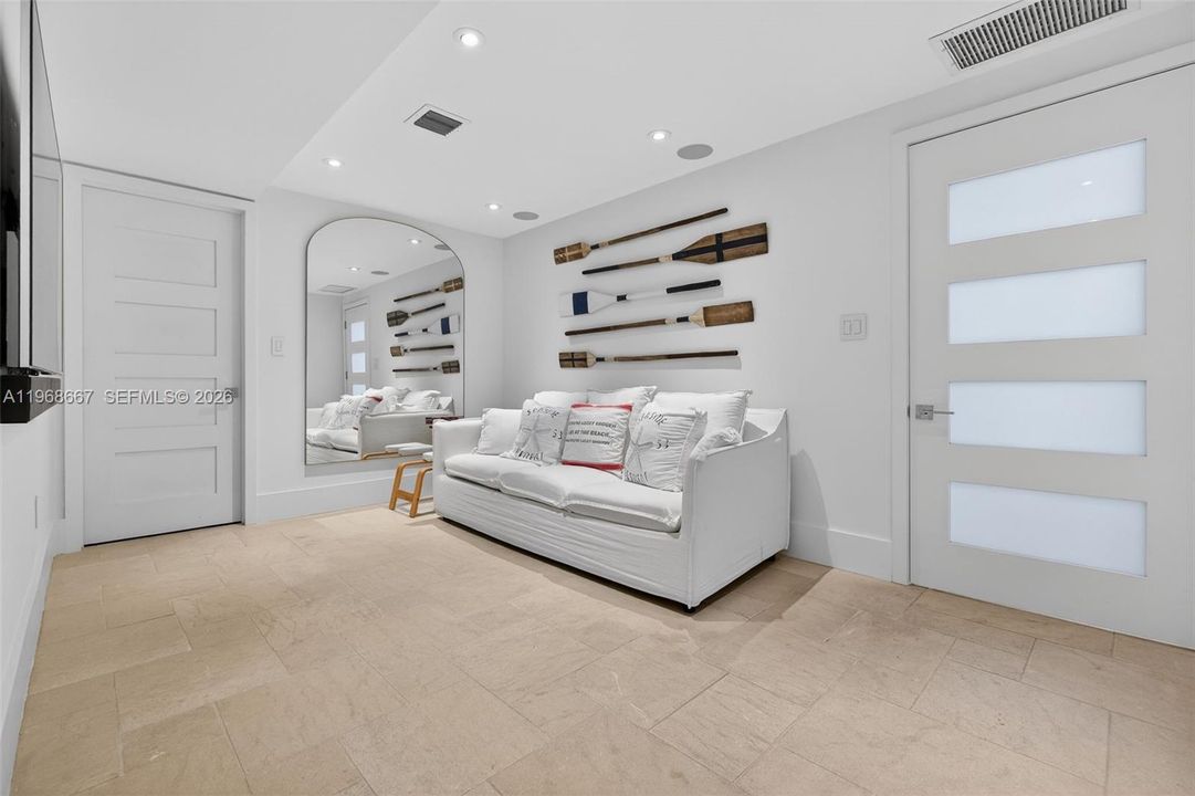 На продажу: $3,874,000 (3 спален, 3 ванн, 3711 Квадратных фут)