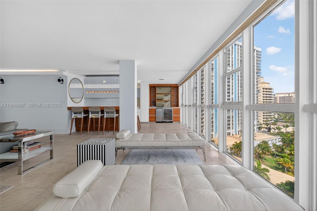 На продажу: $3,874,000 (3 спален, 3 ванн, 3711 Квадратных фут)