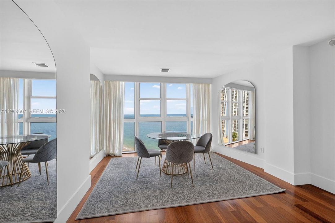 На продажу: $3,874,000 (3 спален, 3 ванн, 3711 Квадратных фут)