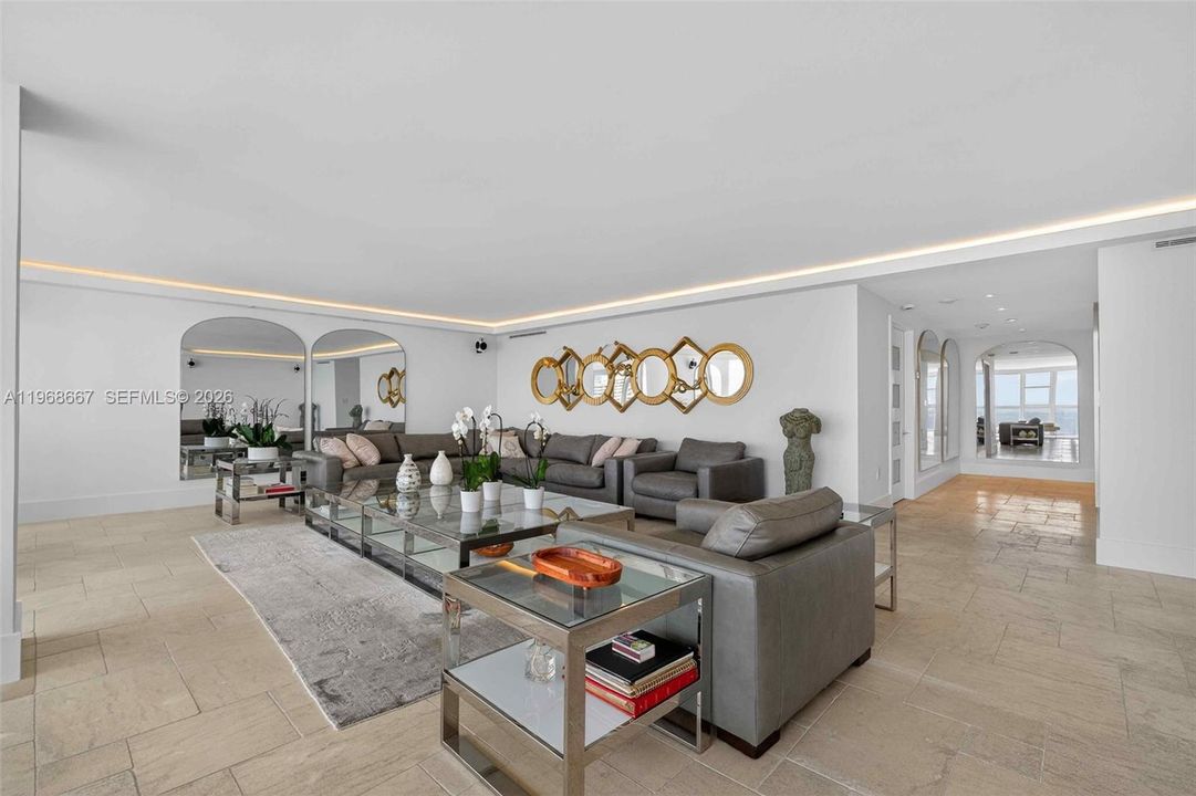 На продажу: $3,874,000 (3 спален, 3 ванн, 3711 Квадратных фут)