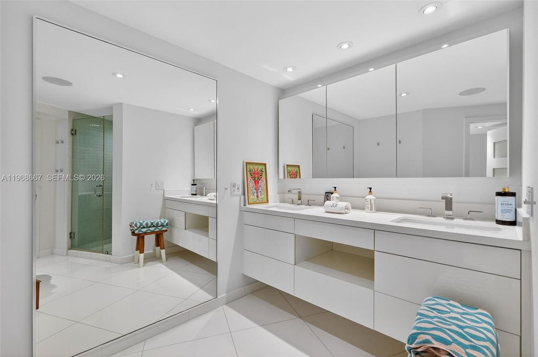 На продажу: $3,874,000 (3 спален, 3 ванн, 3711 Квадратных фут)