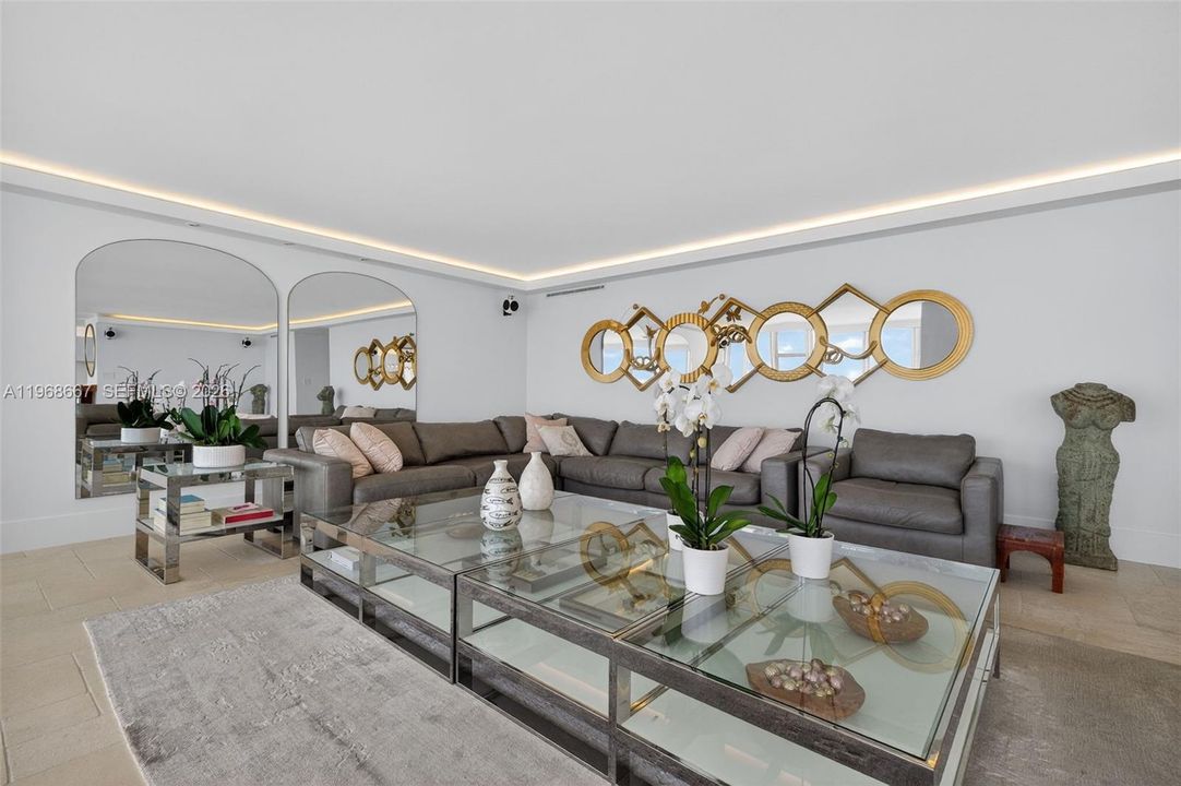 На продажу: $3,874,000 (3 спален, 3 ванн, 3711 Квадратных фут)