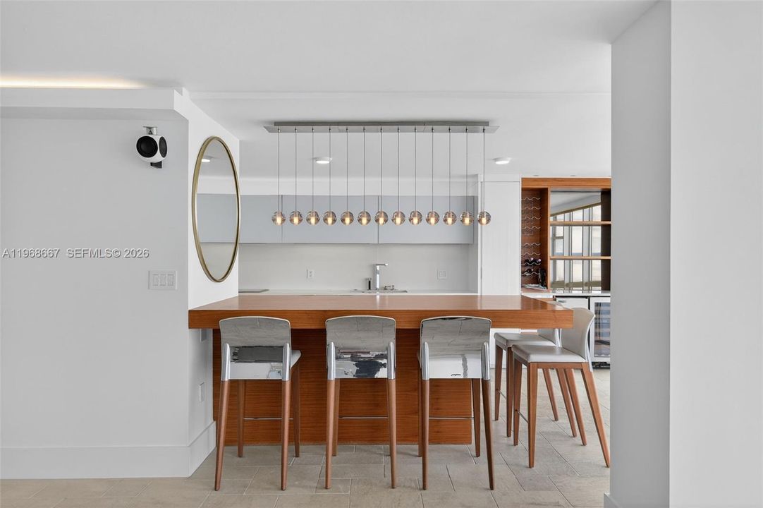 На продажу: $3,874,000 (3 спален, 3 ванн, 3711 Квадратных фут)