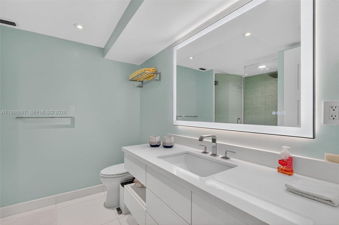 На продажу: $3,874,000 (3 спален, 3 ванн, 3711 Квадратных фут)