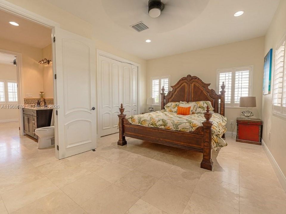 For Rent: $6,995 (4 beds, 3 baths, 3116 Square Feet)