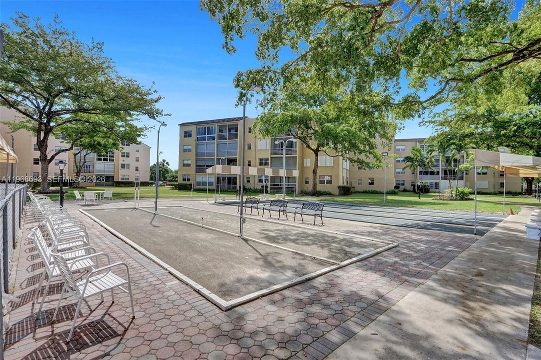Active With Contract: $100,000 (2 beds, 2 baths, 865 Square Feet)