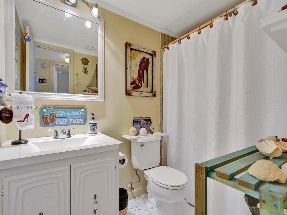 Active With Contract: $100,000 (2 beds, 2 baths, 865 Square Feet)