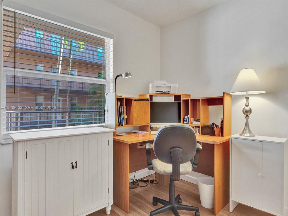 Active With Contract: $100,000 (2 beds, 2 baths, 865 Square Feet)
