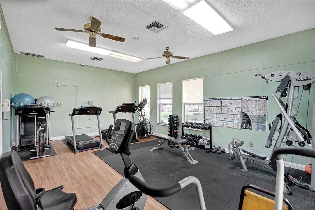 Active With Contract: $100,000 (2 beds, 2 baths, 865 Square Feet)