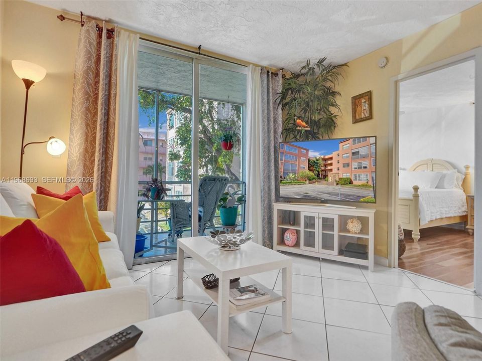 Active With Contract: $100,000 (2 beds, 2 baths, 865 Square Feet)