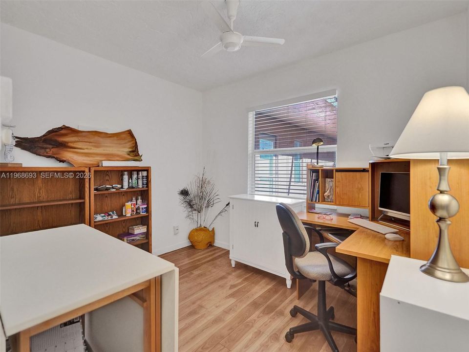 Active With Contract: $100,000 (2 beds, 2 baths, 865 Square Feet)
