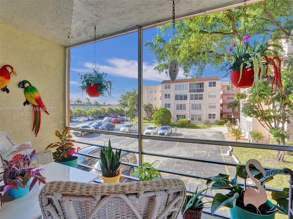 Active With Contract: $100,000 (2 beds, 2 baths, 865 Square Feet)