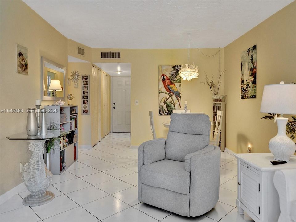 Active With Contract: $100,000 (2 beds, 2 baths, 865 Square Feet)